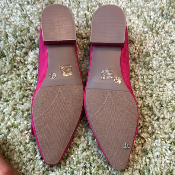 Deep pink suade shoes. - Picture 2 of 5